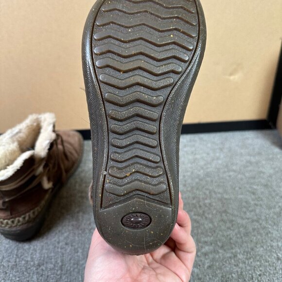 UGG Cove Brown Leather Winter Shearling Ankle Boots Size 6 - Picture 5 of 7